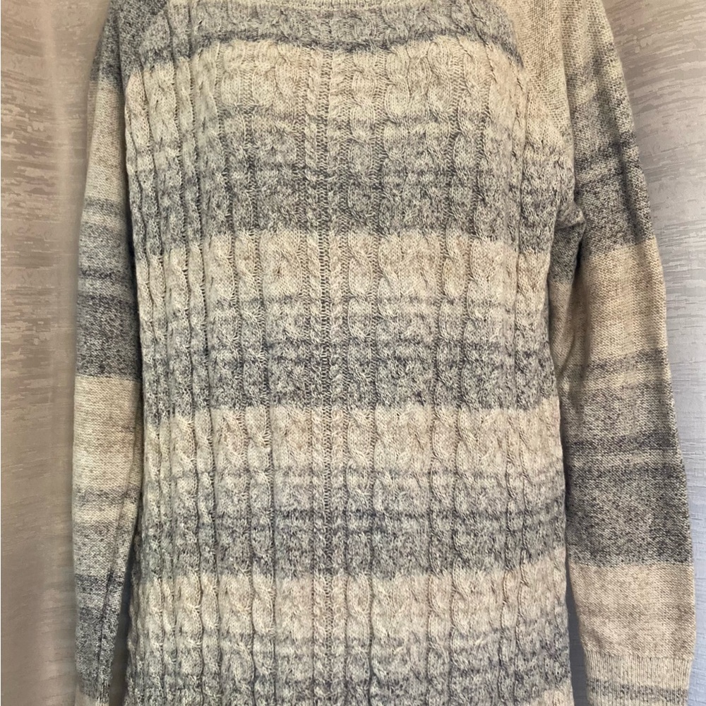 SONOMA Gray And Beige sweater‎ size large